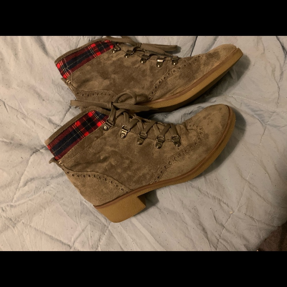 Grey/ plaid boots